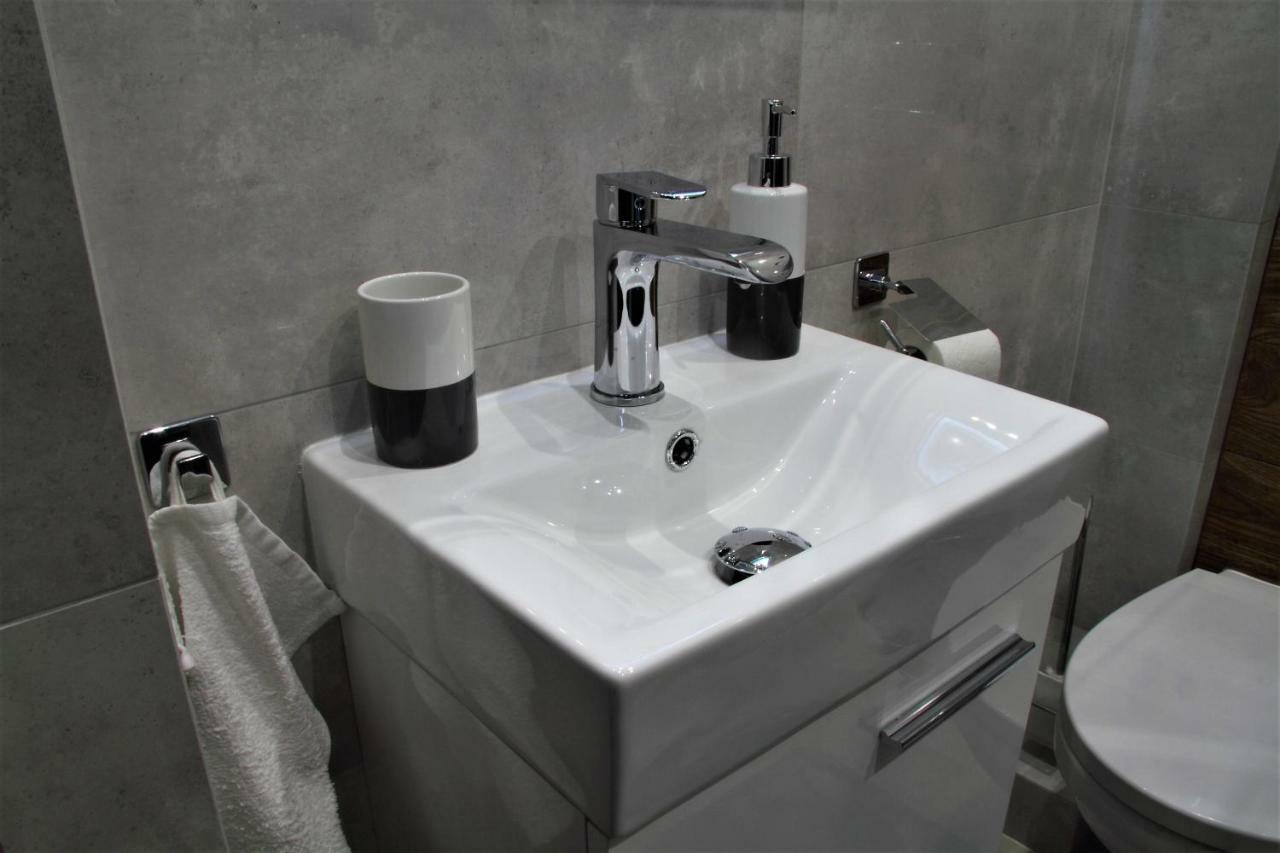 Apartament H&P Gold Apartment Warsawa Bagian luar foto